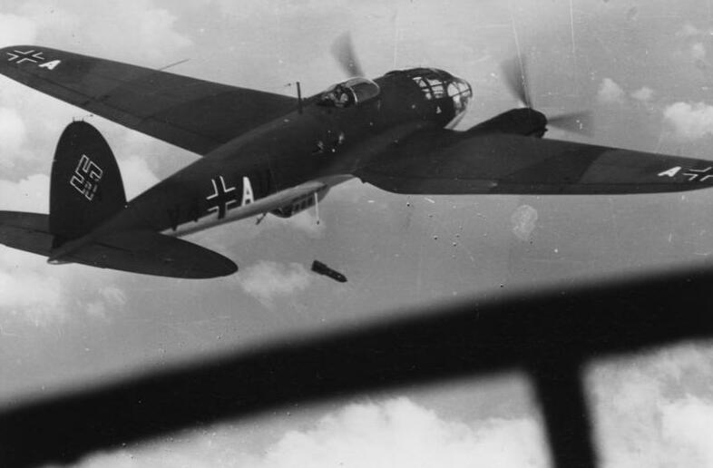 File:Bundesarchiv Bild 101I-317-0043-17A, Flugzeug Heinkel He 111.jpg