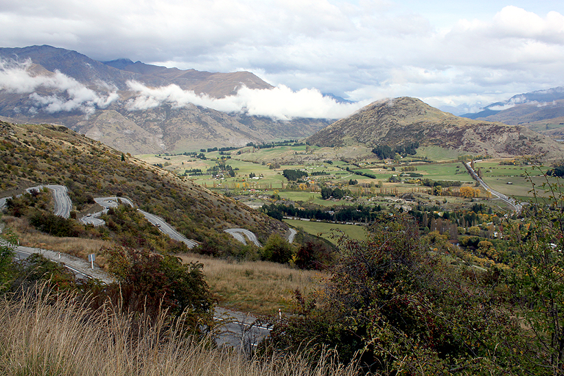 File:Crown Range Road NZ.jpg