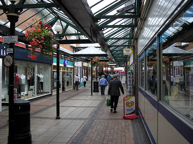 File:Thornbury.stmarys.shops.arp.750pix.jpg