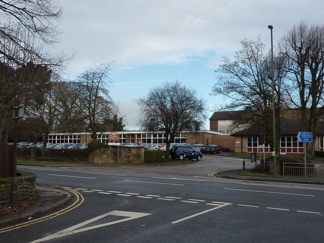 File:Brookfield Community School, Chatsworth Road, Chesterfield - Geograph 1667955.jpg