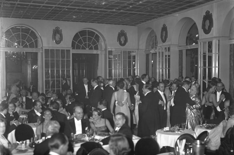 File:Bundesarchiv Bild 102-18003, Berlin, Hotel Adlon, Ball der Auslandspresse.jpg