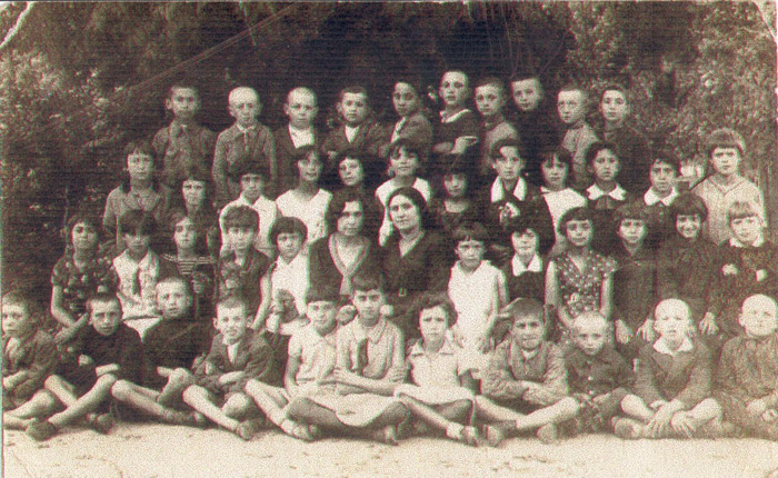 File:School children and their teachers, Jedwabne, 1933.jpg