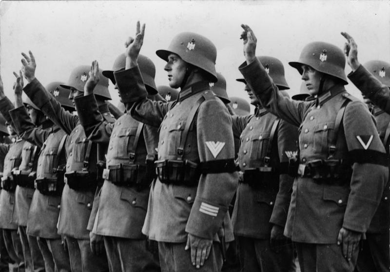 File:Bundesarchiv Bild 102-16108A, Vereidigung von Reichswehr-Soldaten auf Hitler.jpg