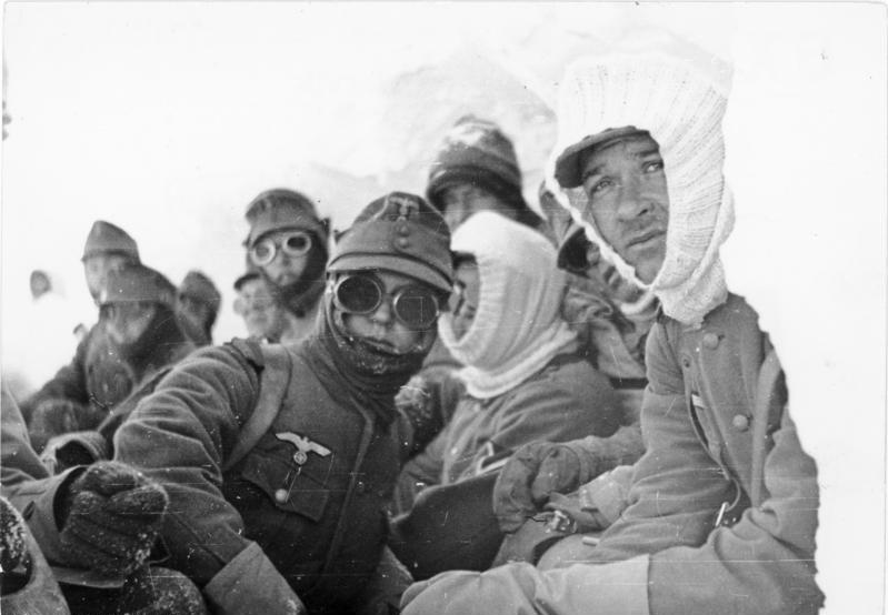 File:Bundesarchiv Bild 183-2005-1202-500, Norwegen, bei Narvik, Gebirgsjäger.jpg