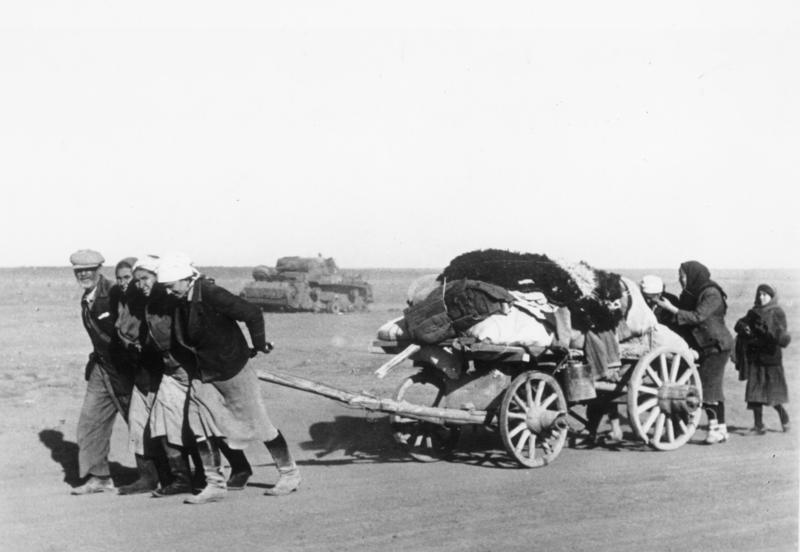 File:Bundesarchiv Bild 183-J19568, Bei Stalingrad, russische Flüchtlinge.jpg