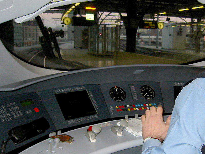 File:Ice3 leitstand.jpg