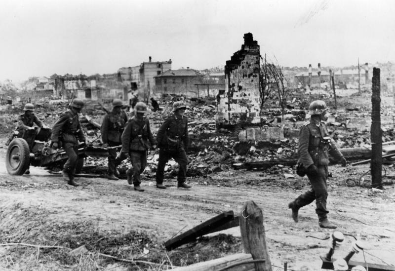 File:Bundesarchiv Bild 183-B22222, Russland, Kampf um Stalingrad, Infanterie.jpg