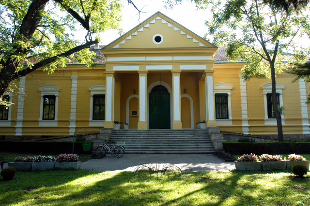 File:Dvorac u Hajducici.jpg