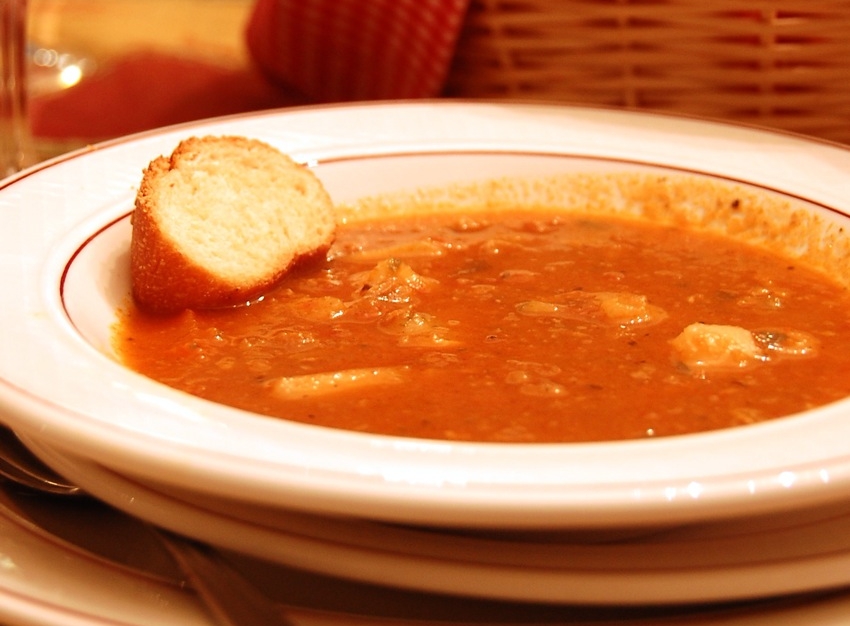 File:Manhattan Clam Chowder 1.jpg