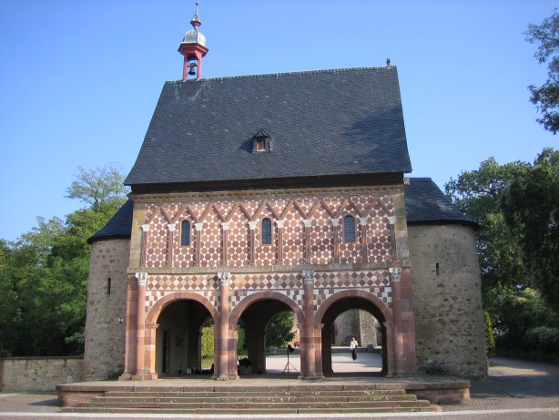 File:Torhalle Kloster Lorsch.jpg