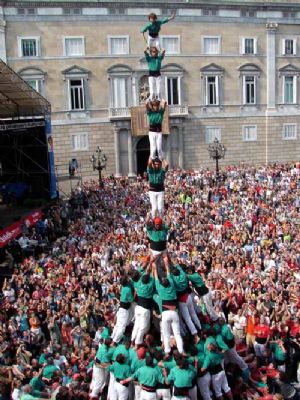 File:2005 09 25 Pilar de 8 primer descarregat a BCN.jpg