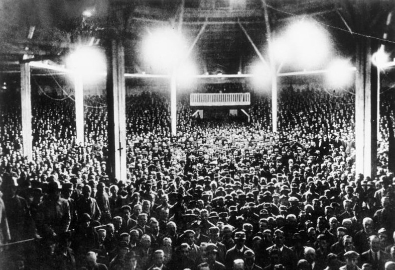 File:Bundesarchiv Bild 146-1972-001-07, München, Zirkus Krone, Rede Hitler.jpg