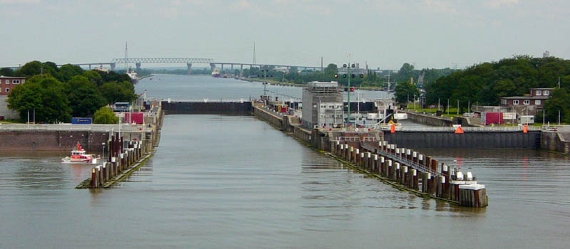 File:KielCanalNorthSeaLocks.jpg