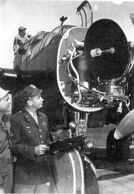 File:Northrop P-61 nose radar bw.gif