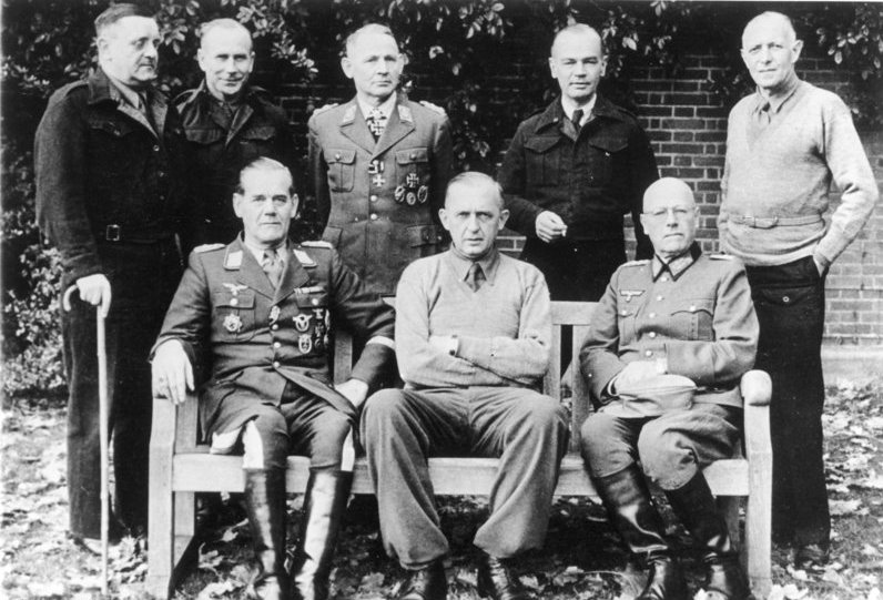 File:Bundesarchiv Bild 146-2005-0136, Trent Park Camp, deutsche Offiziere.jpg
