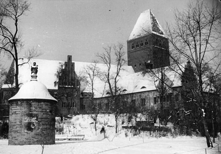 File:Bundesarchiv Bild 183-18322-0001, Berlin, Märkisches Museum, Winter.jpg