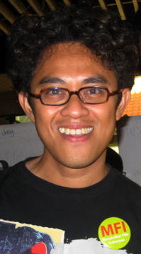 File:Riri riza scroundbites 2007.jpg