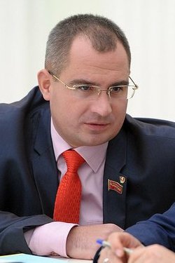 File:Maksim Suraykin.jpg
