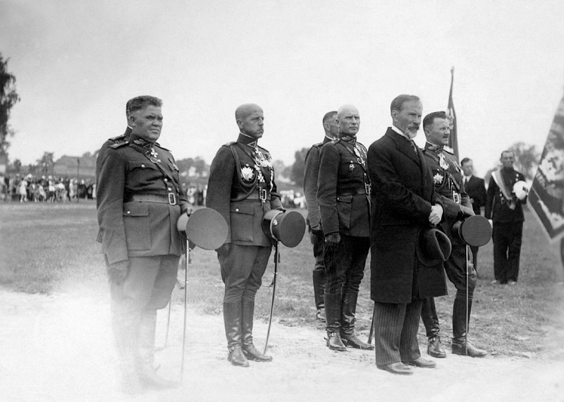 File:President Smetona during a military ceremony in August 1937.jpeg