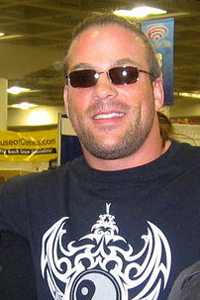 File:Rob Van Dam at WonderCon 2005.jpg