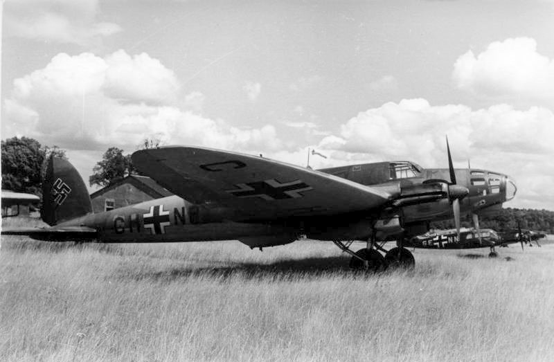 File:Bundesarchiv Bild 101I-401-0244-27, Flugzeug Heinkel He 111.jpg