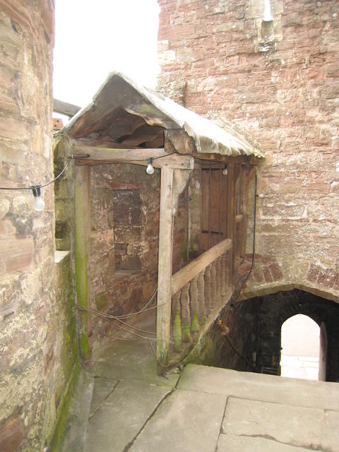 File:Edward II's cell - geograph.org.uk - 585477.jpg