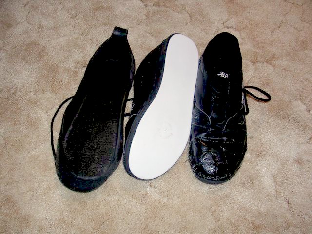 File:Curlingshoes.jpg