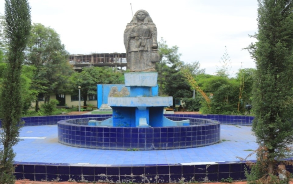 File:Shashe statute.png