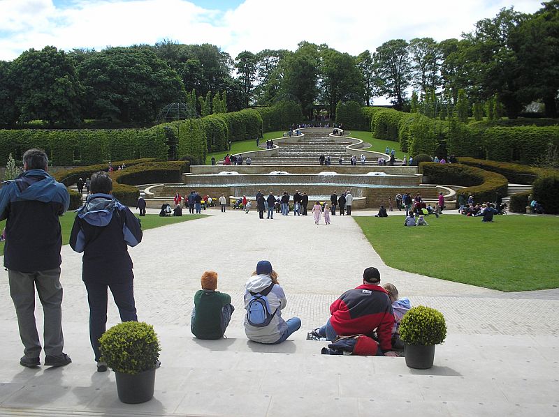 File:Alnwick.garden.JPG