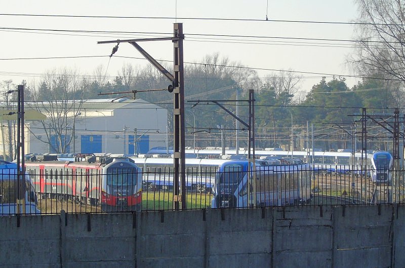 File:EN57AL-1251, ED161-009 i ED161-008, ZNTK Mińsk Mazowiecki, 2015-12-05.jpg