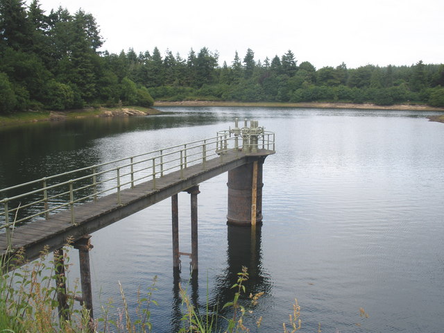 File:Tottiford Reservoir - geograph.org.uk - 1361511.jpg