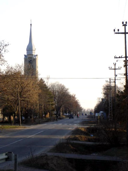 File:Bačko Gradište, Main street and Catholic Church.jpg
