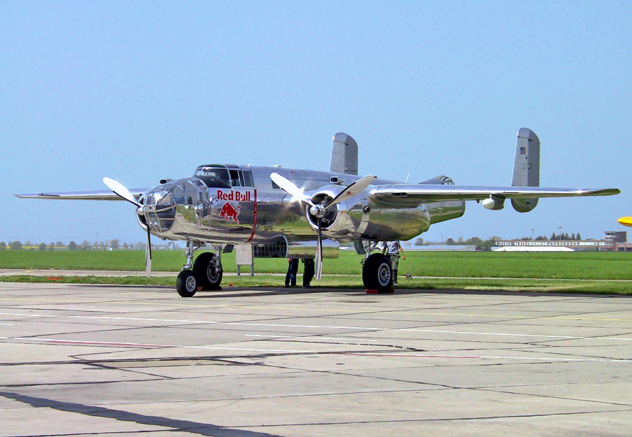 File:North American B-25 - ILA2002-01.jpg
