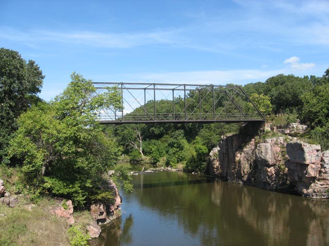 File:Palisades Bridge 1.jpg