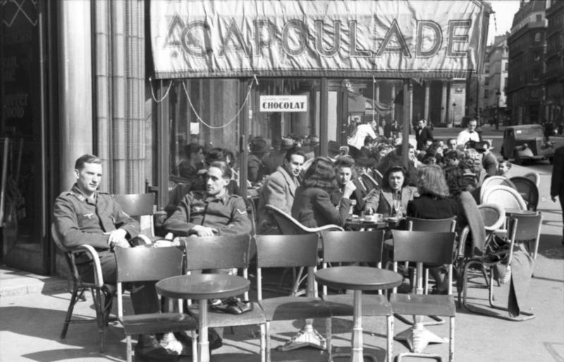 File:Bundesarchiv Bild 101I-247-0775-09, Deutsche Soldaten in einem Pariser Straßencafé.jpg