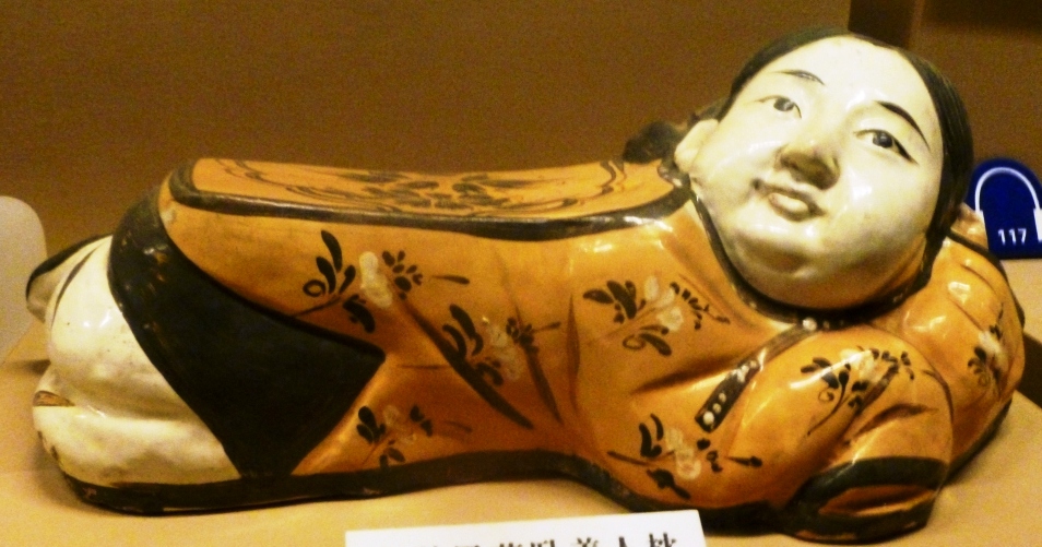 File:Porcelain pillow. Huangling county, China. Jin period (1115 - 1234 CE.jpg