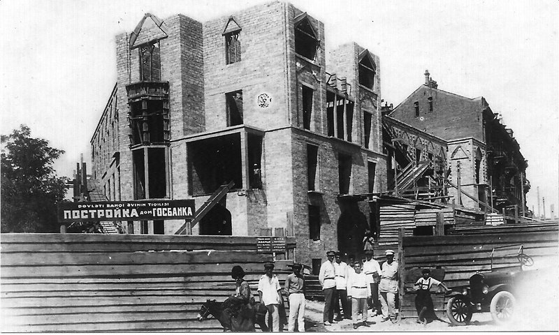 File:Dövlət bankı işçilərin yaşayış binasının tikintisi.jpg
