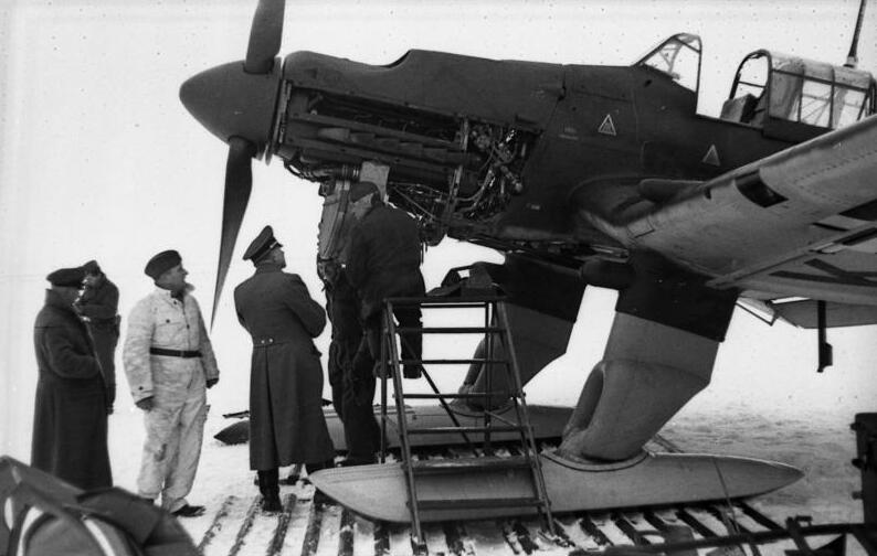 File:Bundesarchiv Bild 101I-392-1334-04, Russland, Junkers Ju 87, Wartung.jpg