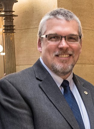 File:Cropped Senator Erik Simonson with Champ.jpg