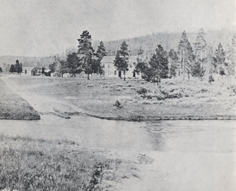 File:MarshallHotelYNP1885.jpg