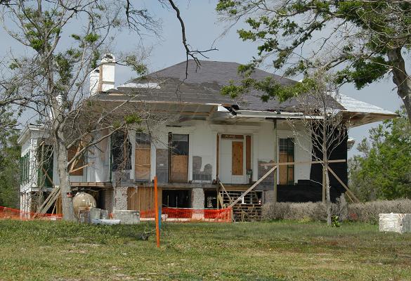 File:Beauvoir-Biloxi-Mississippi-Hurricane-Katrina-FEMA-2006-585px.jpg
