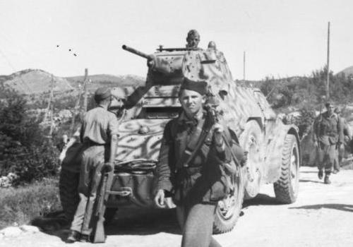 File:Bundesarchiv Bild 101I-005-0018-06, Jugoslawien, Polizeieinsatz mit Spähpanzer (cropped).jpg
