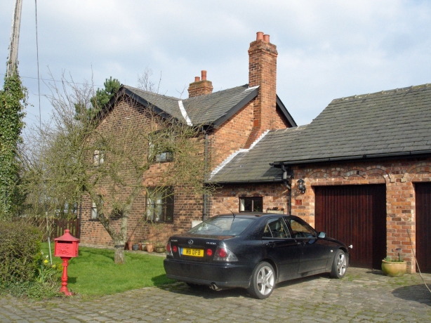 File:High Legh - Wheelwright's Cottage.jpg