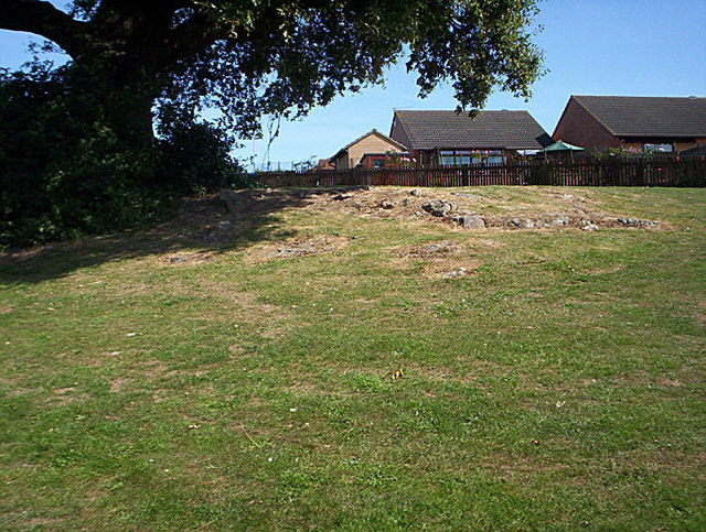 File:Thornwell Farm Burial Chamber - geograph.org.uk - 938036.jpg