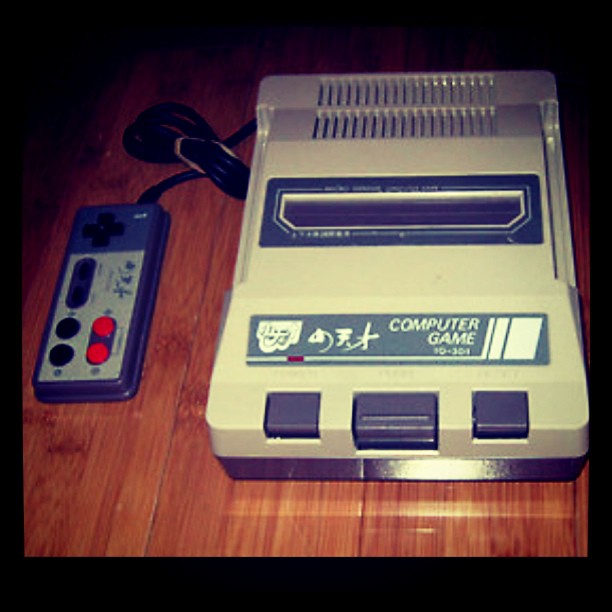 File:Famiclone Genius Micro IQ-201.jpg