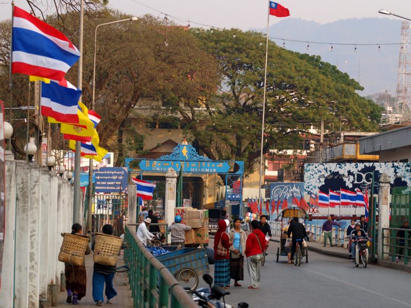 File:Border Tachilek.jpg