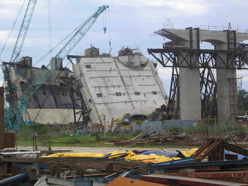 File:CanThoBridgeCollapse2.jpg