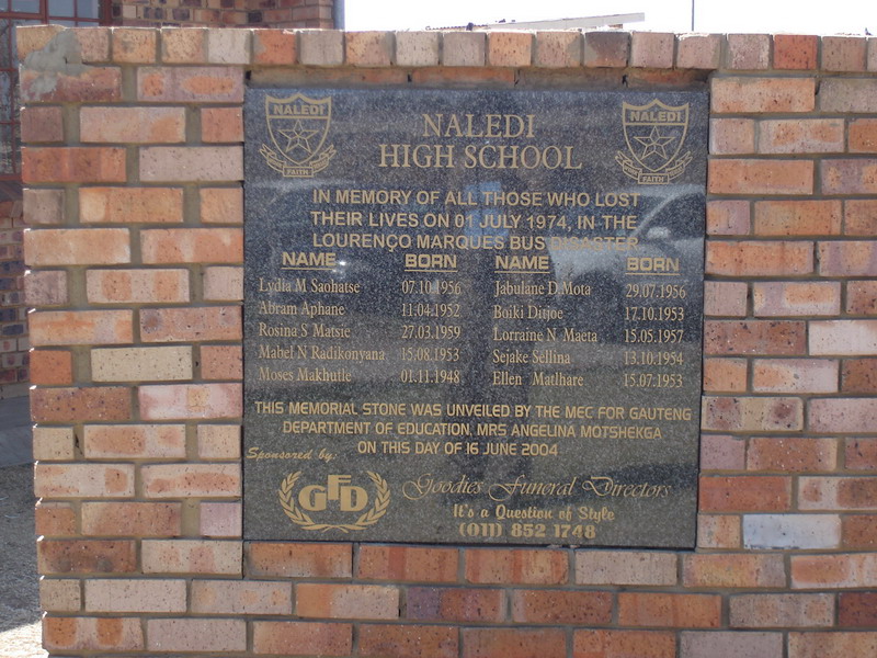 File:Naledi High Monument.jpg