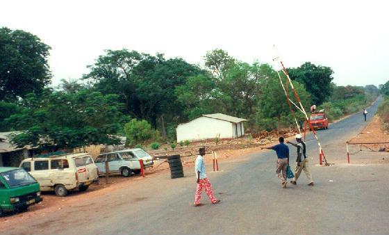 File:1013359-Border Gambia Senegal-Senegal.jpg