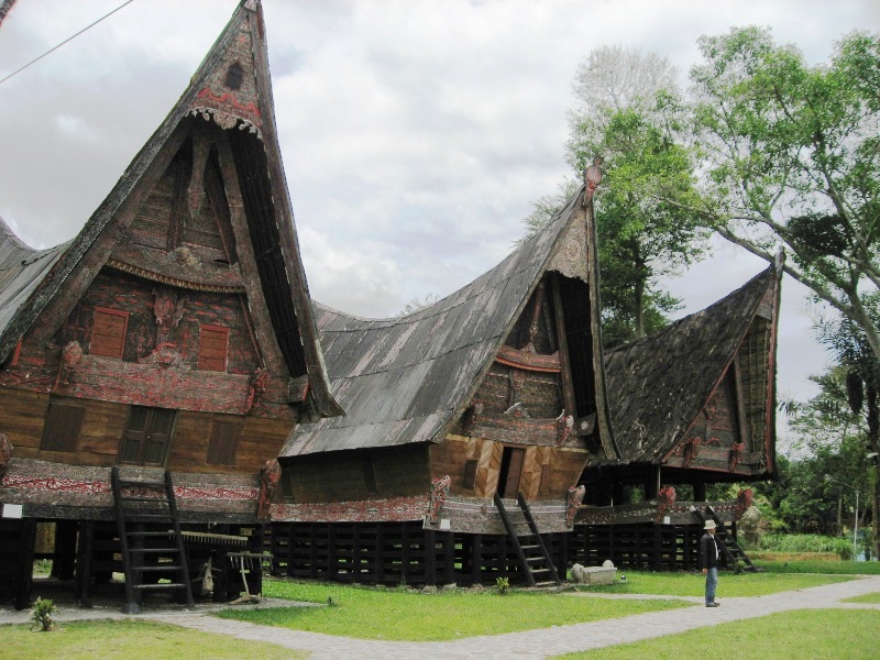 File:Rumah Batak - panoramio.jpg
